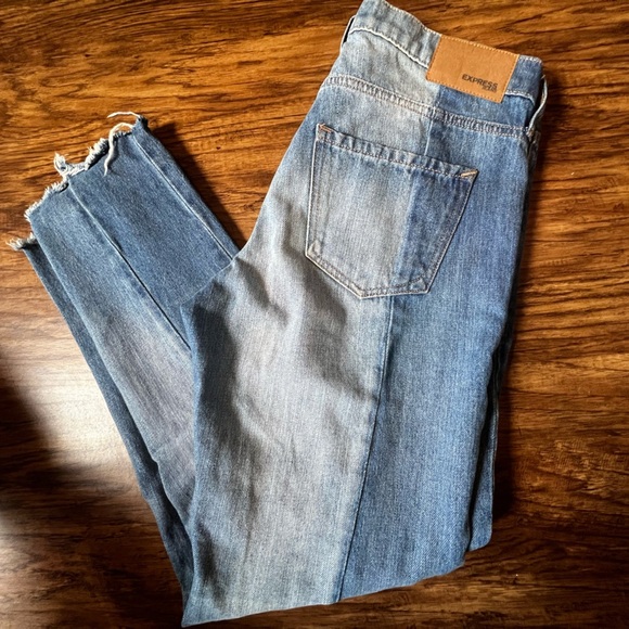 Like new! Express Two Tone Cropped Straight Leg Jean - Picture 5 of 5